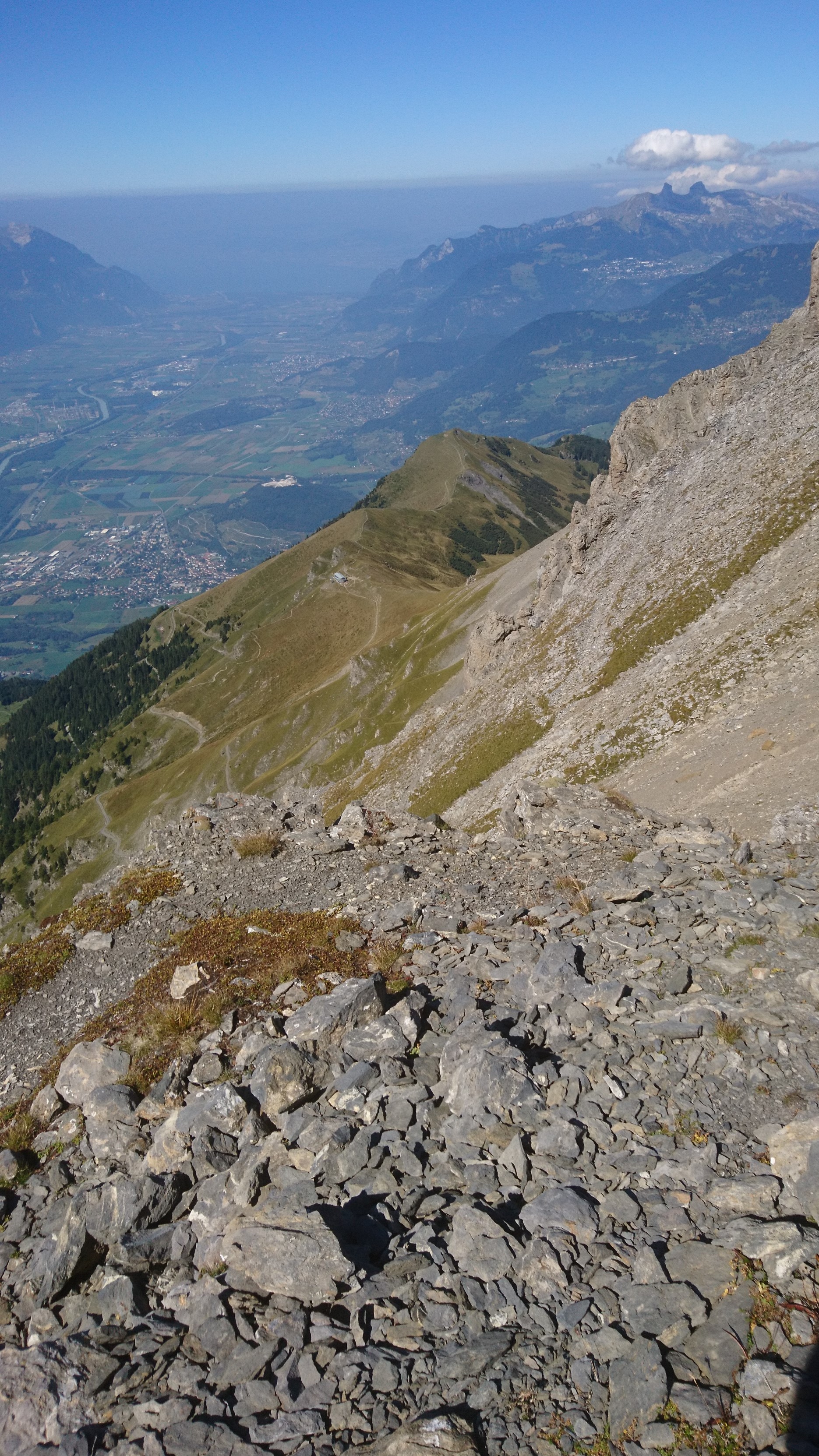 Vue sur la cabane de La Tourche et sur le Chablais