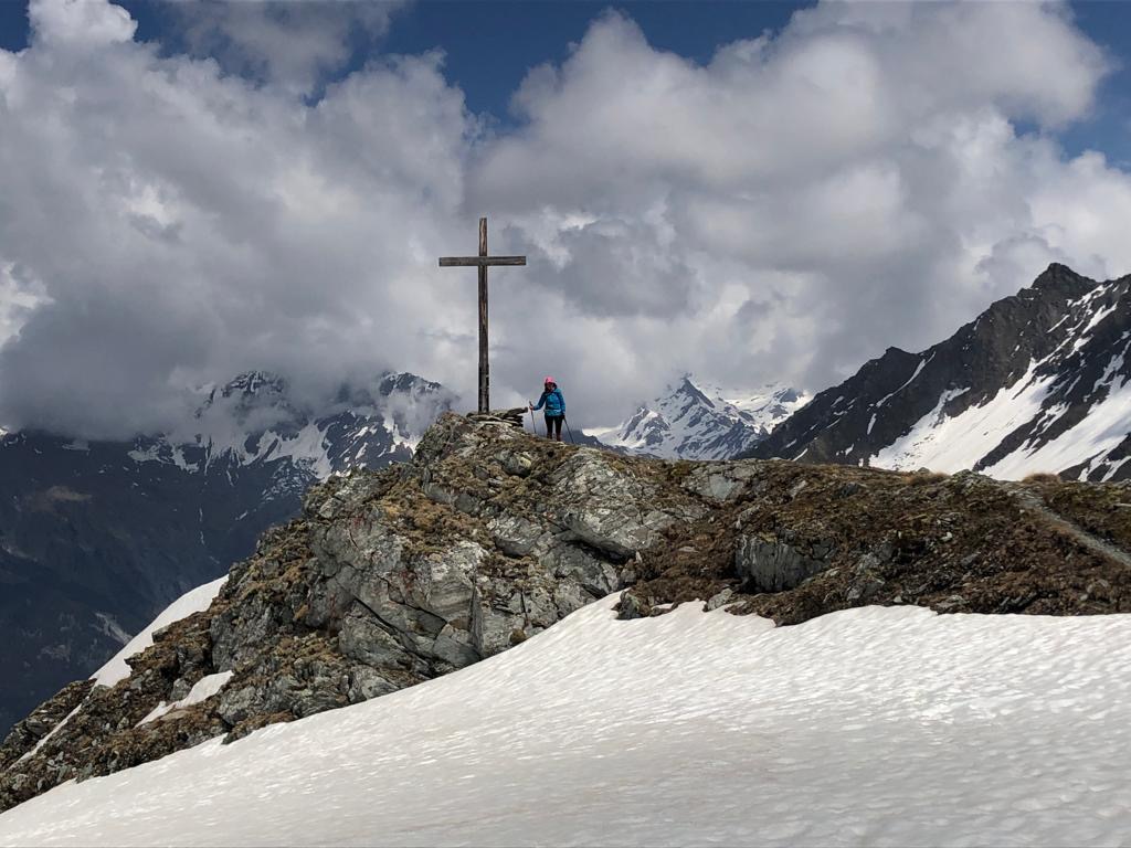 Croix en dessus de la cabane
