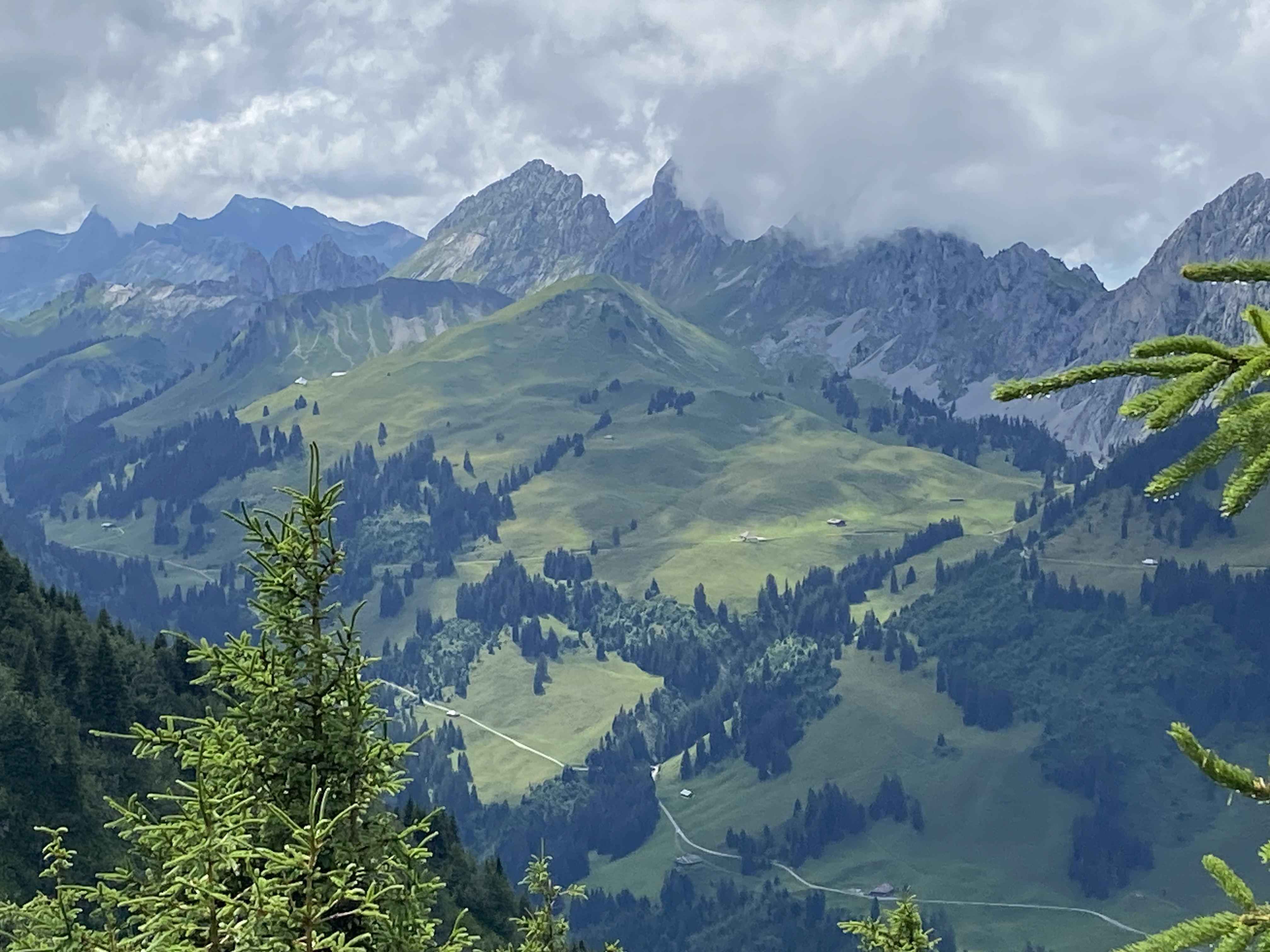 Dent de Ruth et au bas à gauche Grubenberghütte