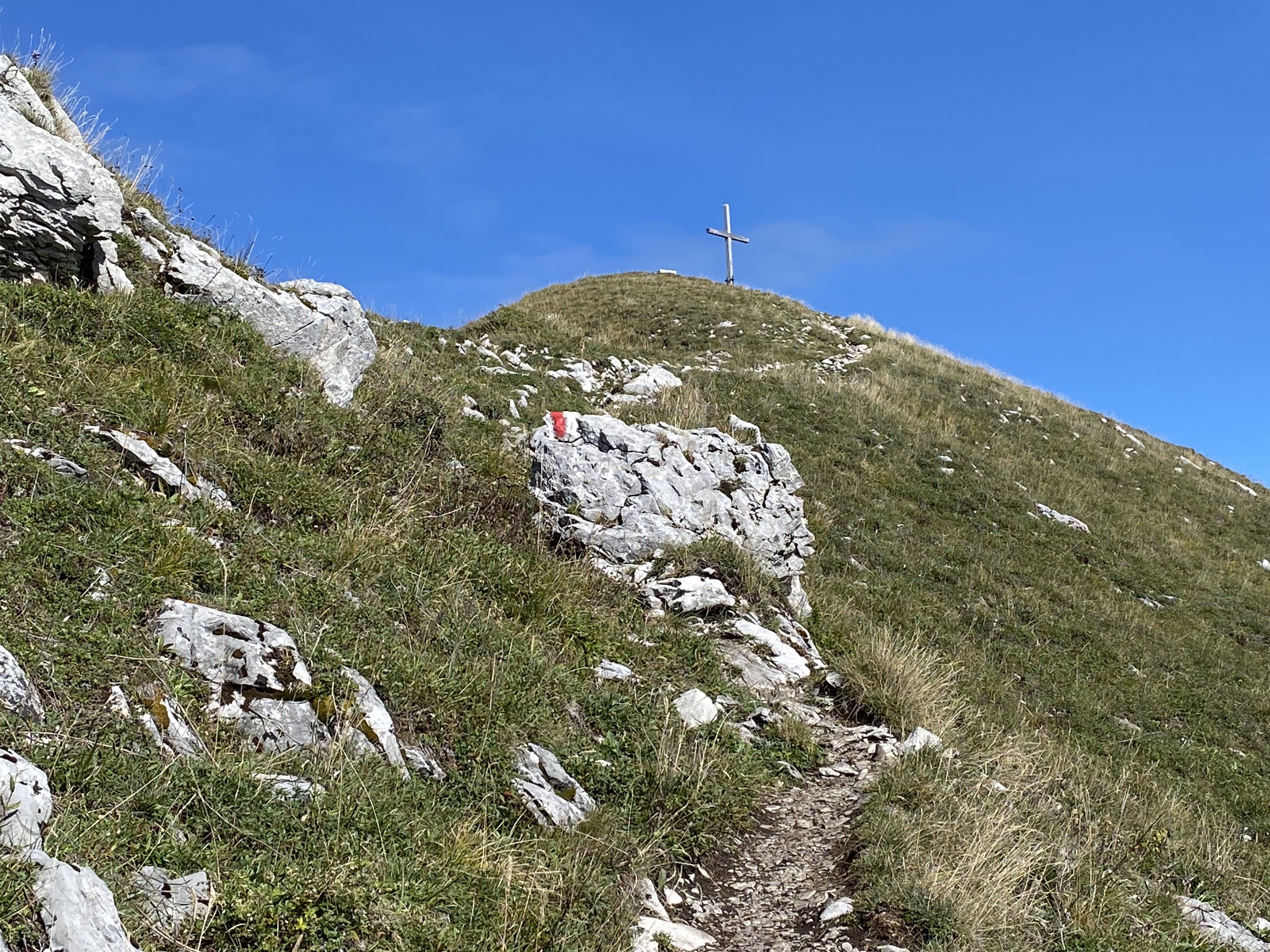 Une dernière vue sur le sommet avant la descente