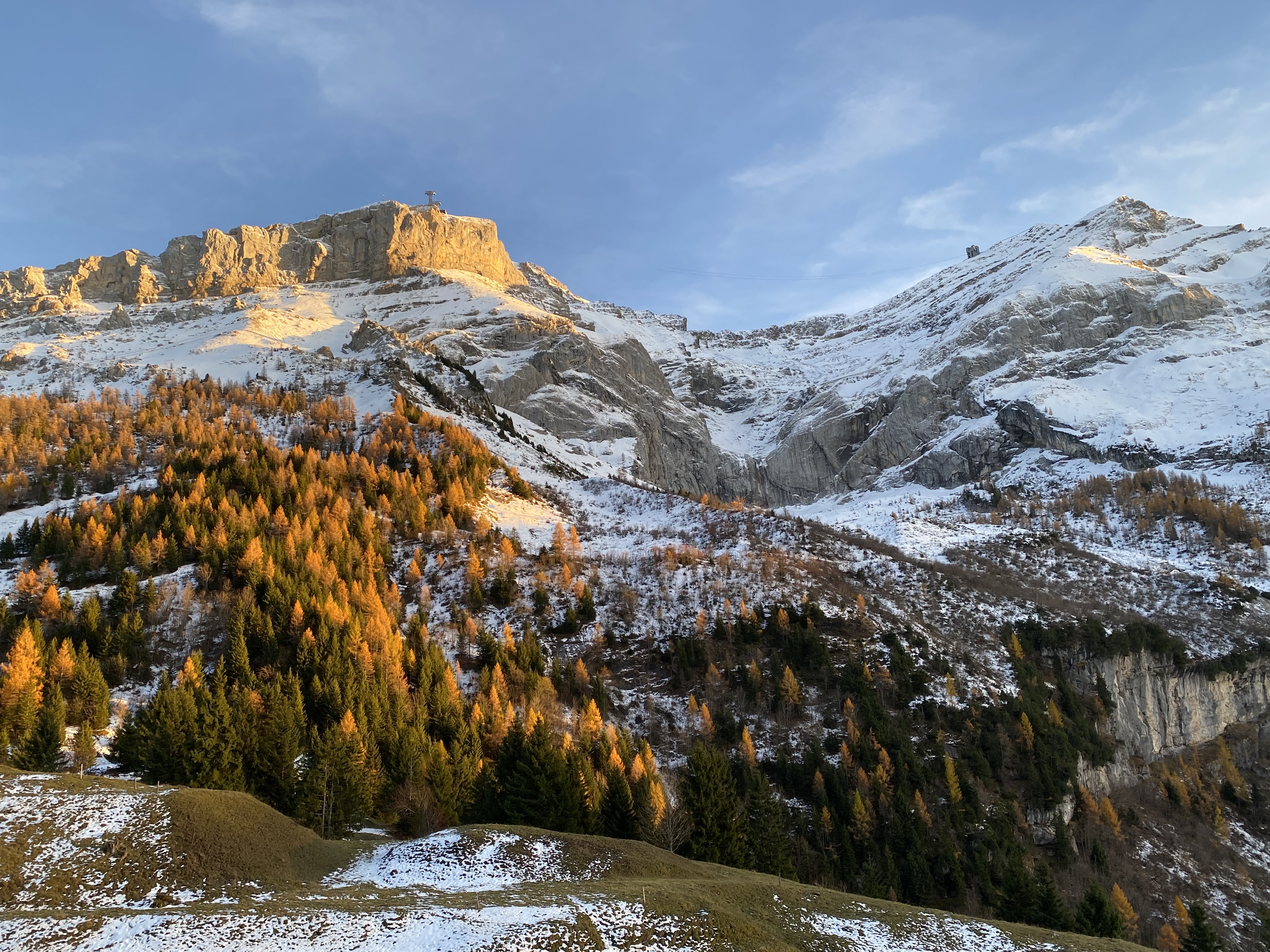 Coucher de soleil avec des mélèzes aux superbes couleurs