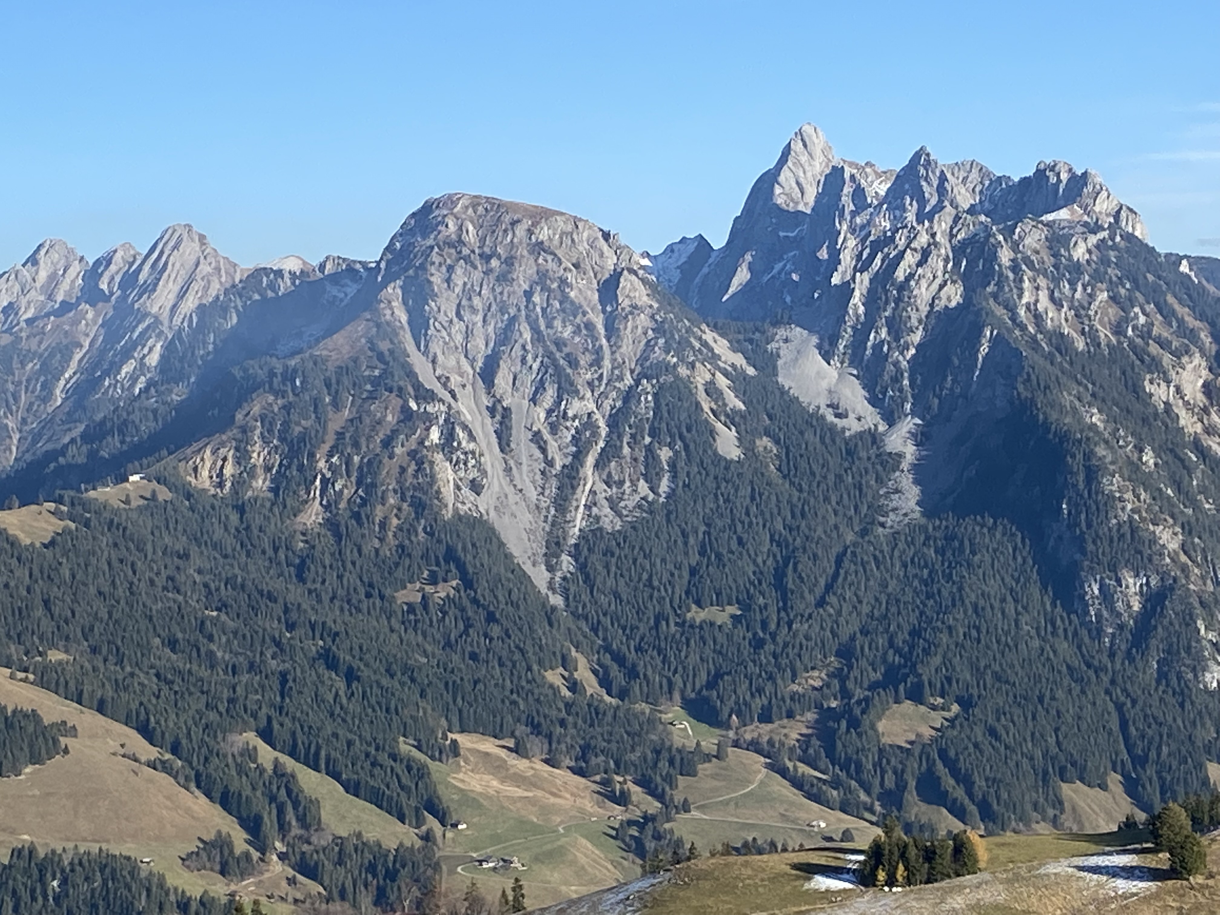 Le Rocher du Midi et la Gummfluh