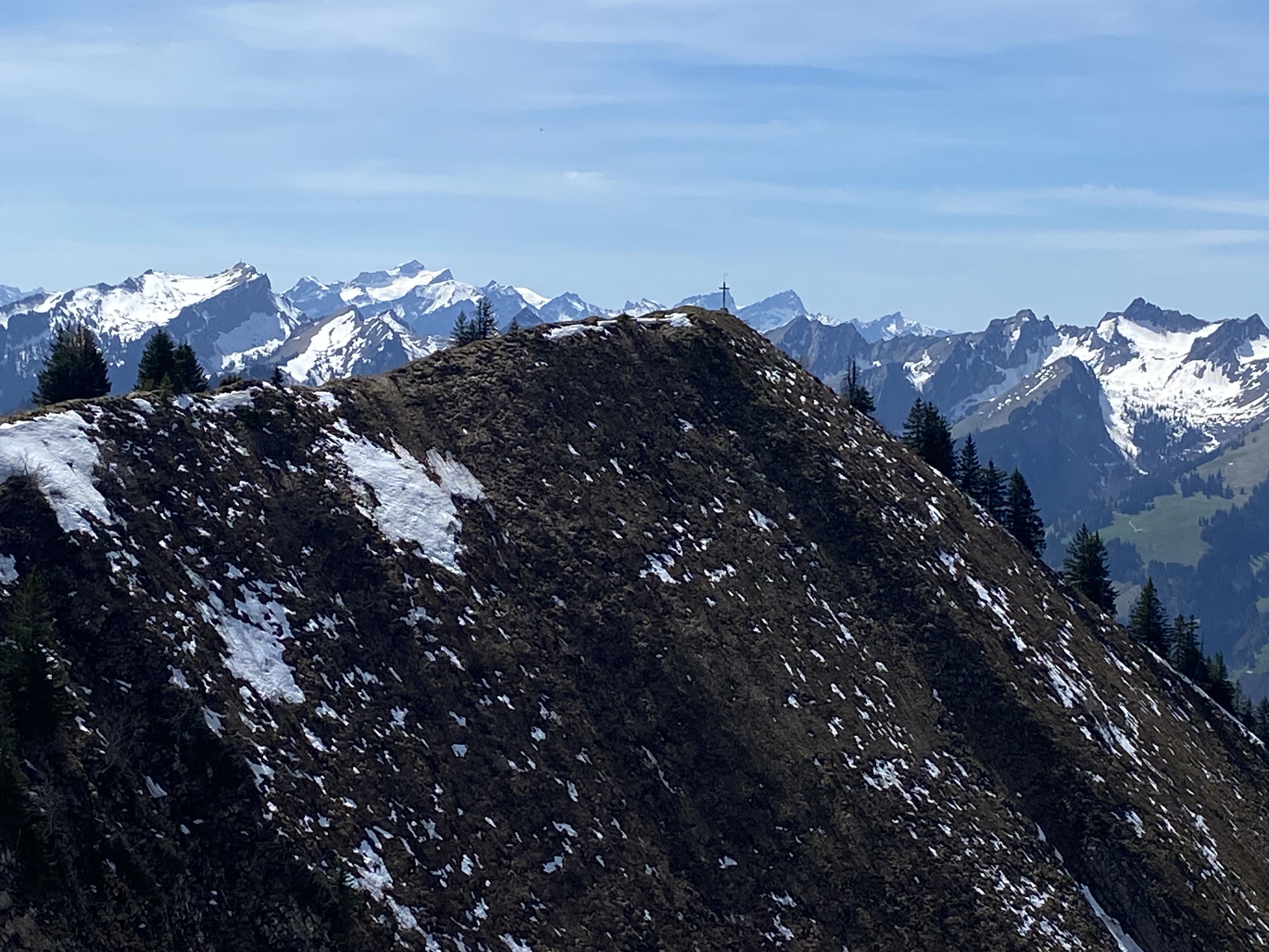 Vue arrière sur la croix