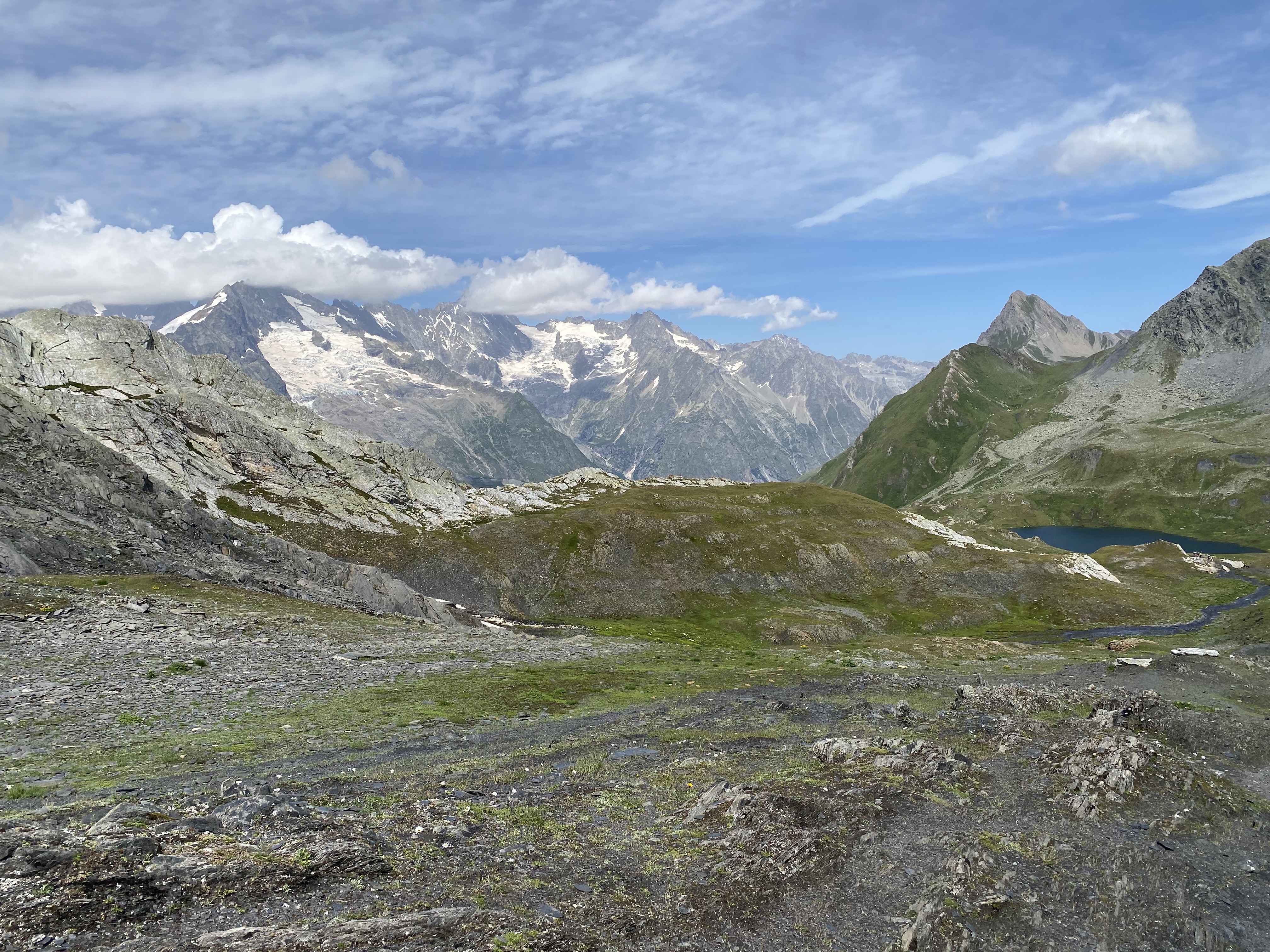 Le sommet du Mont Dolent dans les nuages