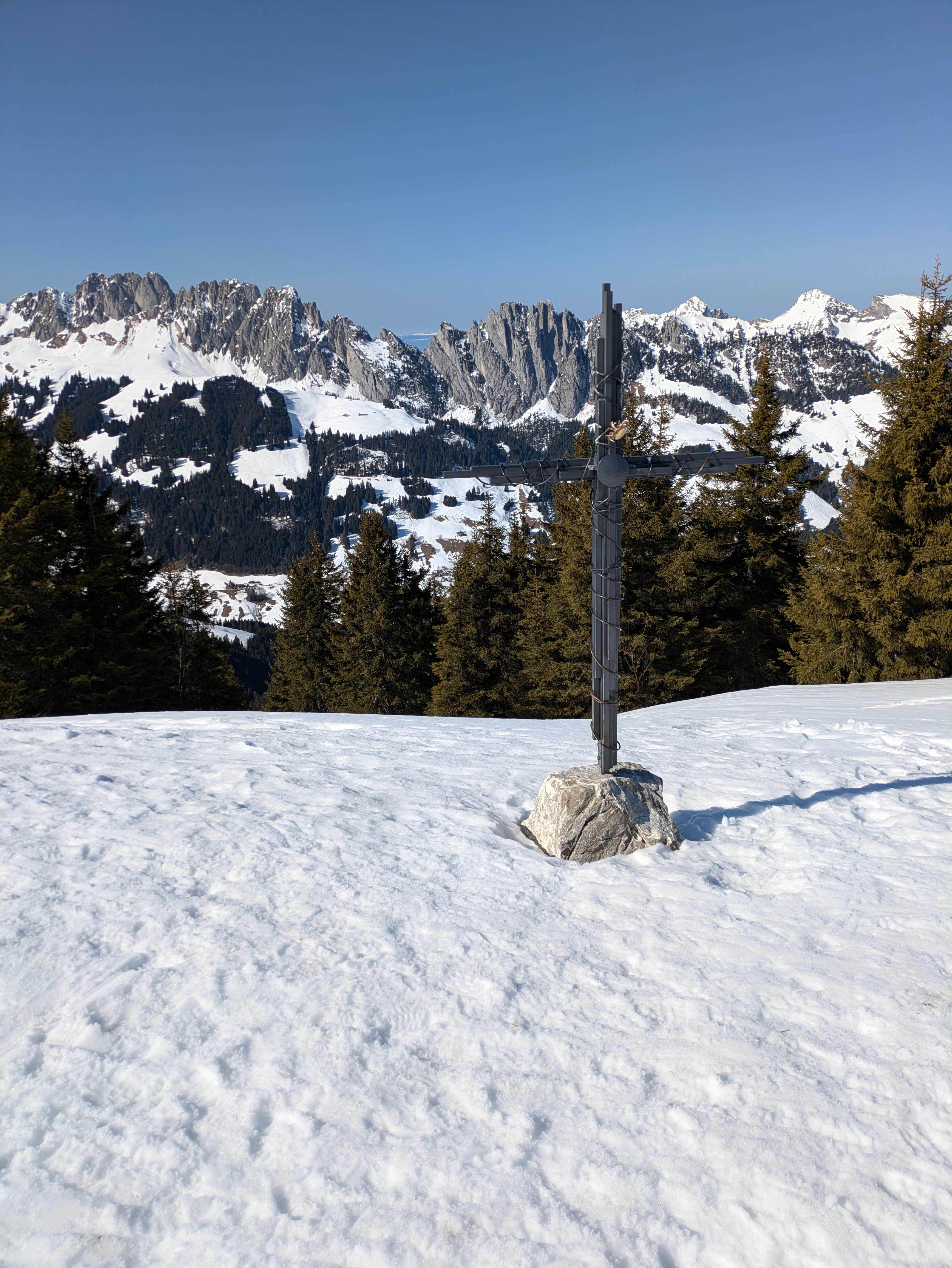 Sommet avec vue sur Le Chasseron (au centre)